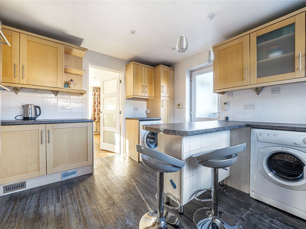 4 bed detached house for sale in Bearwood Close, Potters Bar, Hertfordshire EN6, £850,000