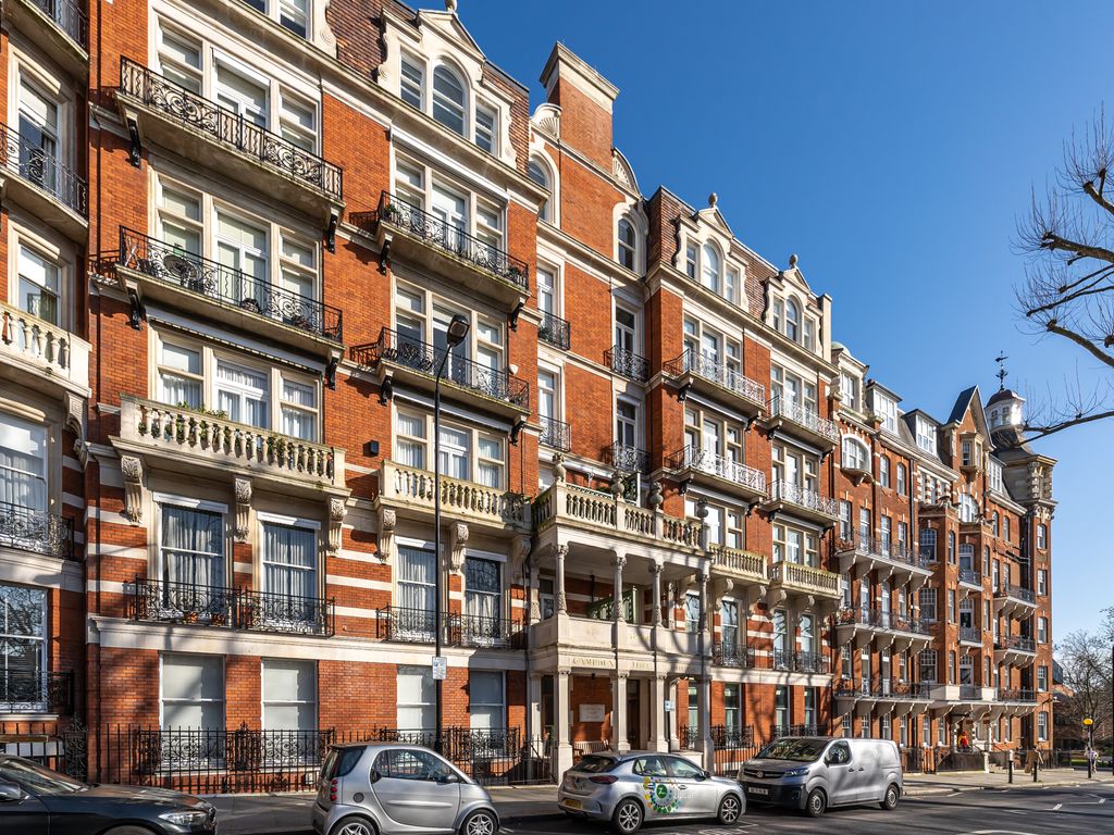 4 bed flat for sale in Campden Hill Road, London W8, £3,100,000