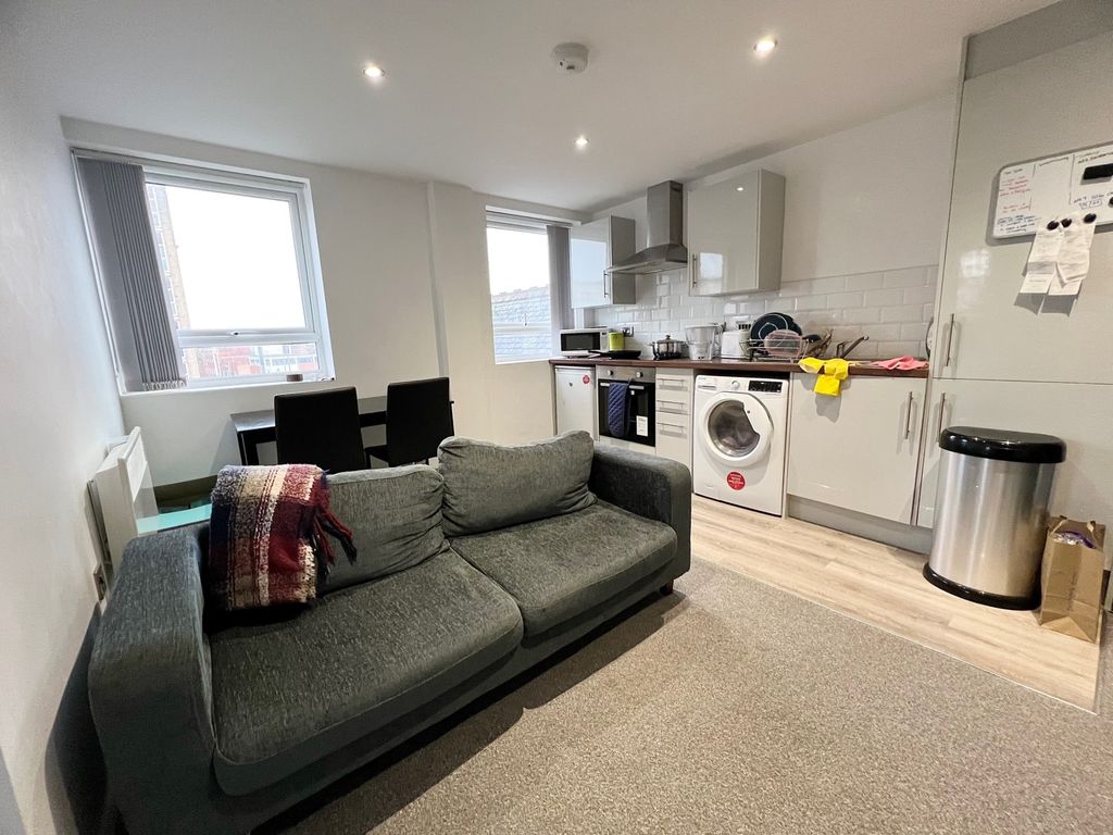 1 bed flat for sale in South Street HU1, Hull,, £80,000