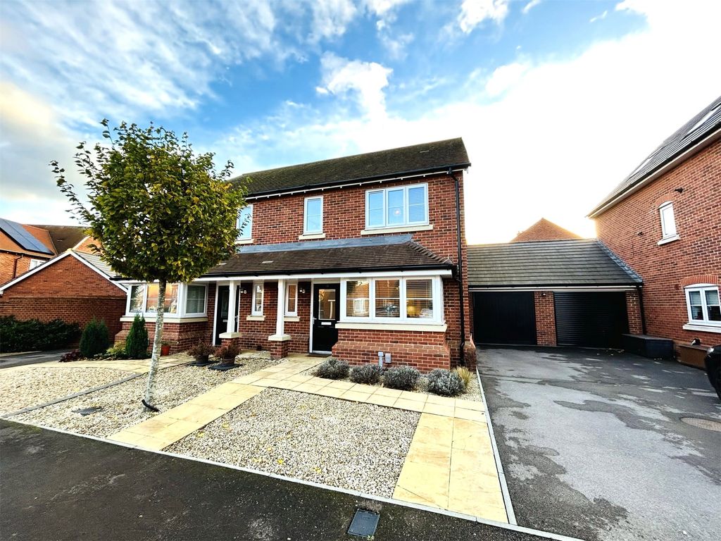 3 bed semi-detached house for sale in Priors Gardens, Spencers Wood, Reading, Berkshire RG7, £475,000