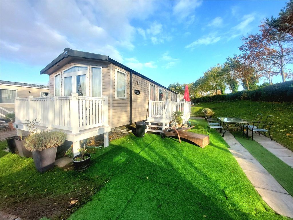 2 bed mobile/park home for sale in Gorse Hill, Rockley Park, Poole, Dorset BH15, £19,950
