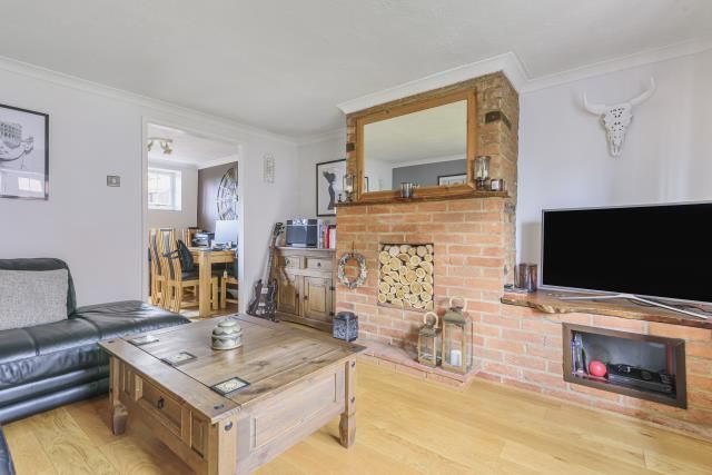 2 bed terraced house for sale in Kennet Place, Newbury RG14, £270,000
