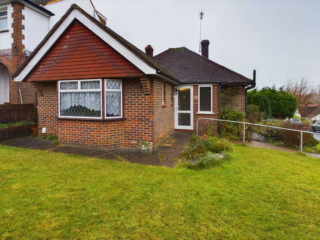 2 bed bungalow for sale in Woodland Way, Brighton BN1, £550,000