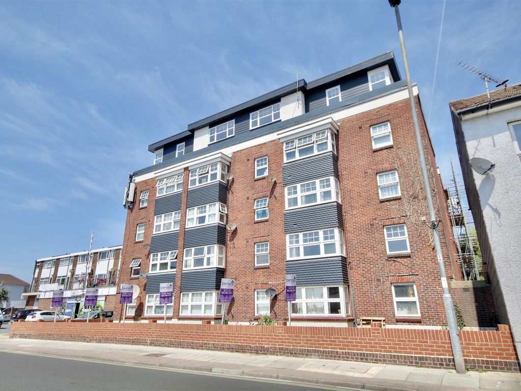 2 bed flat for sale in Highland Road, Southsea PO4, £150,000