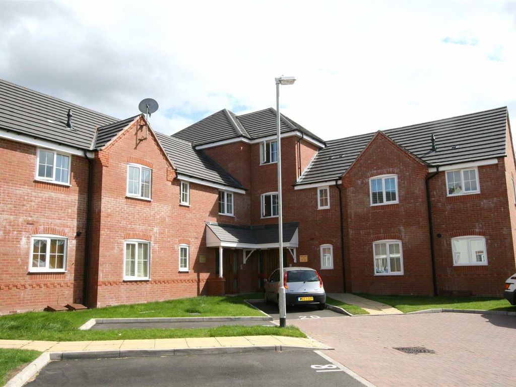 2 bed flat to rent in Church Place, Blakenall Heath, Walsall WS3, £750 pcm