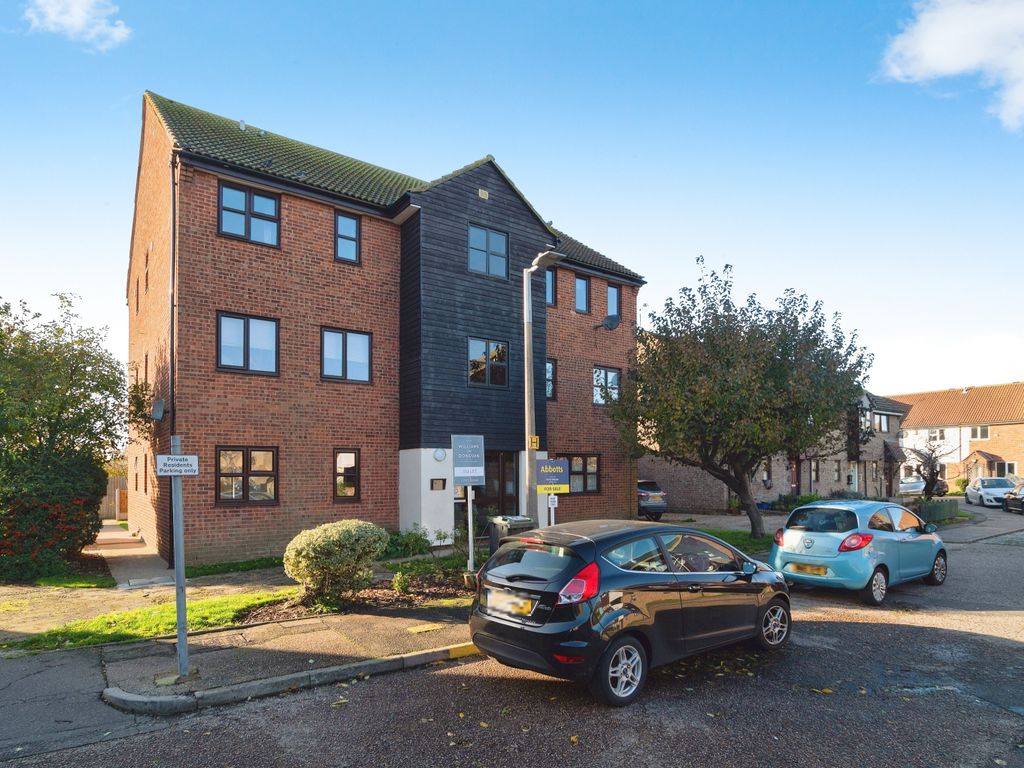 1 bed flat for sale in Herongate, Shoeburyness, Southend-On-Sea, Essex SS3, £120,000