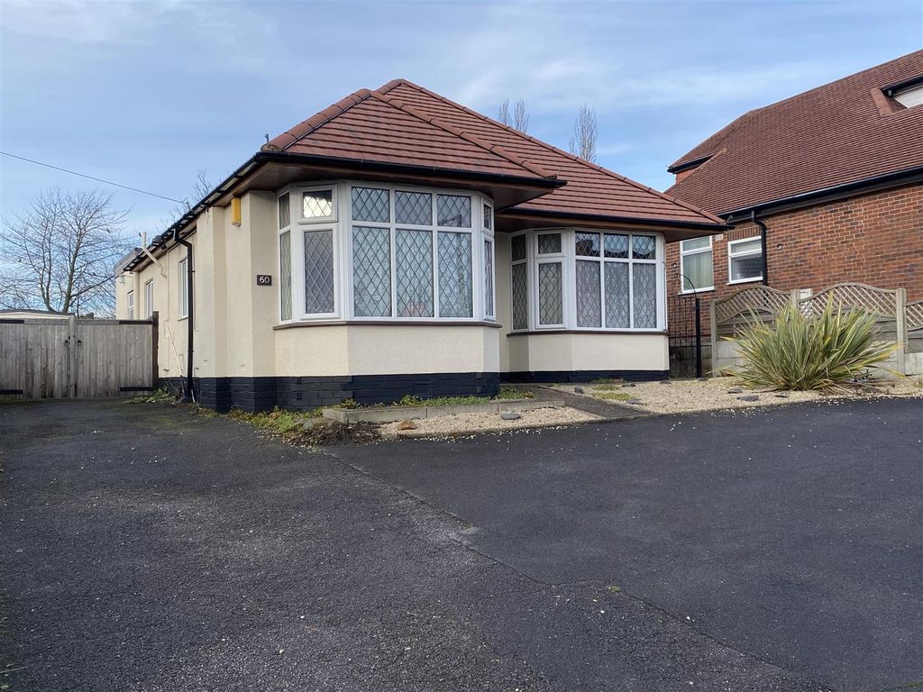 3 bed detached bungalow for sale in Westfield Road, Swadlincote DE11, £285,000