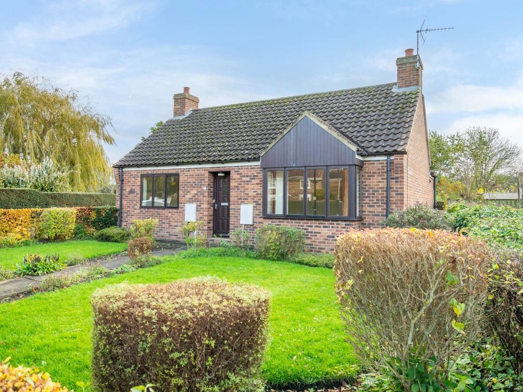 2 bed detached bungalow for sale in Main Street, Bishopthorpe, York YO23, £500,000