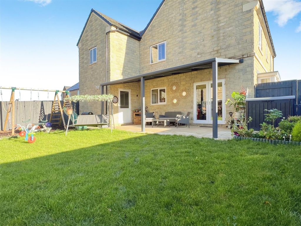 5 bed property for sale in Alston Meadows, Longridge, Preston PR3, £359,995