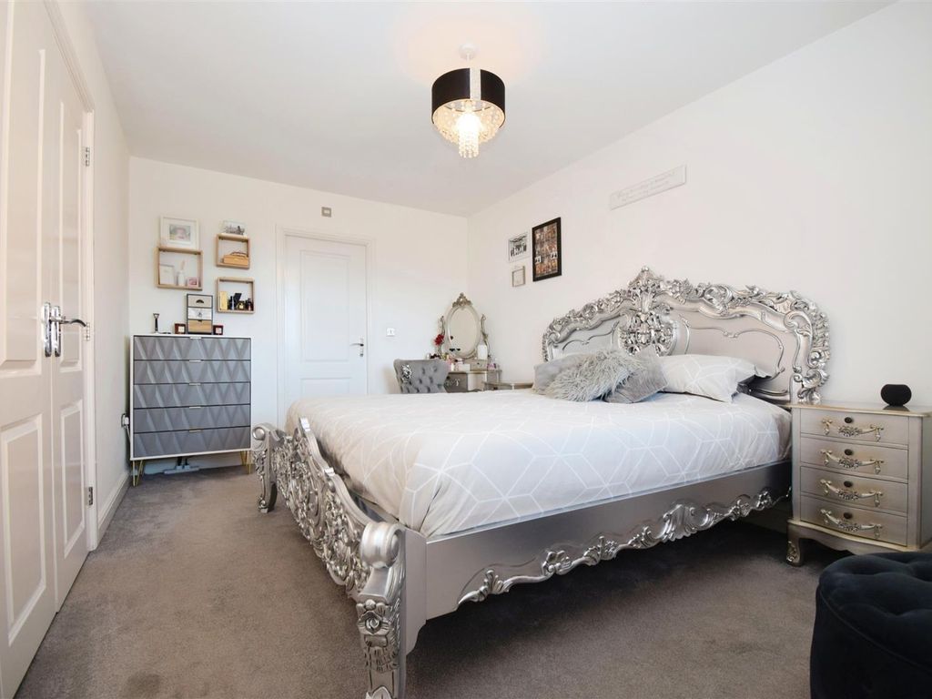 5 bed property for sale in Alston Meadows, Longridge, Preston PR3, £359,995