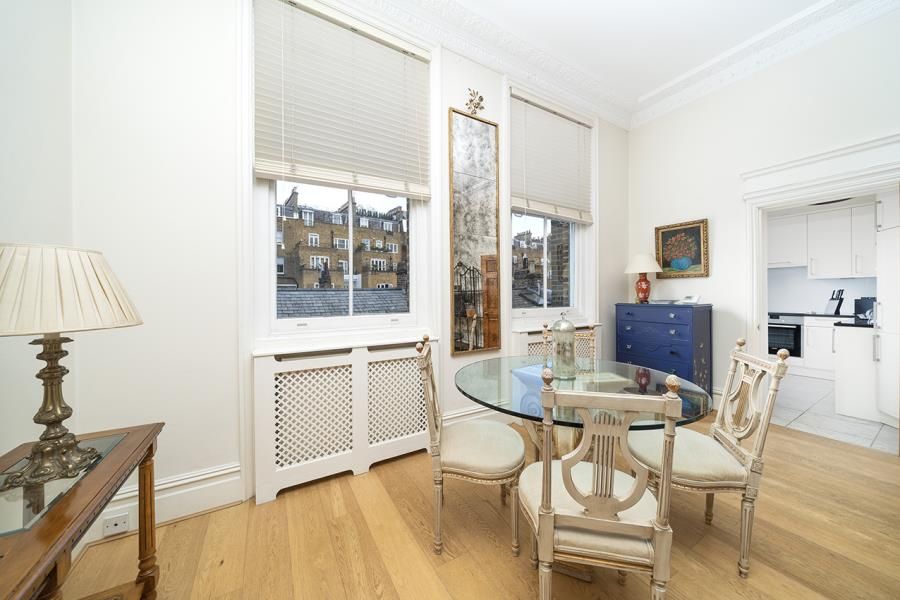 2 bed flat to rent in Roland Gardens, South Ken SW7, £4,008 pcm