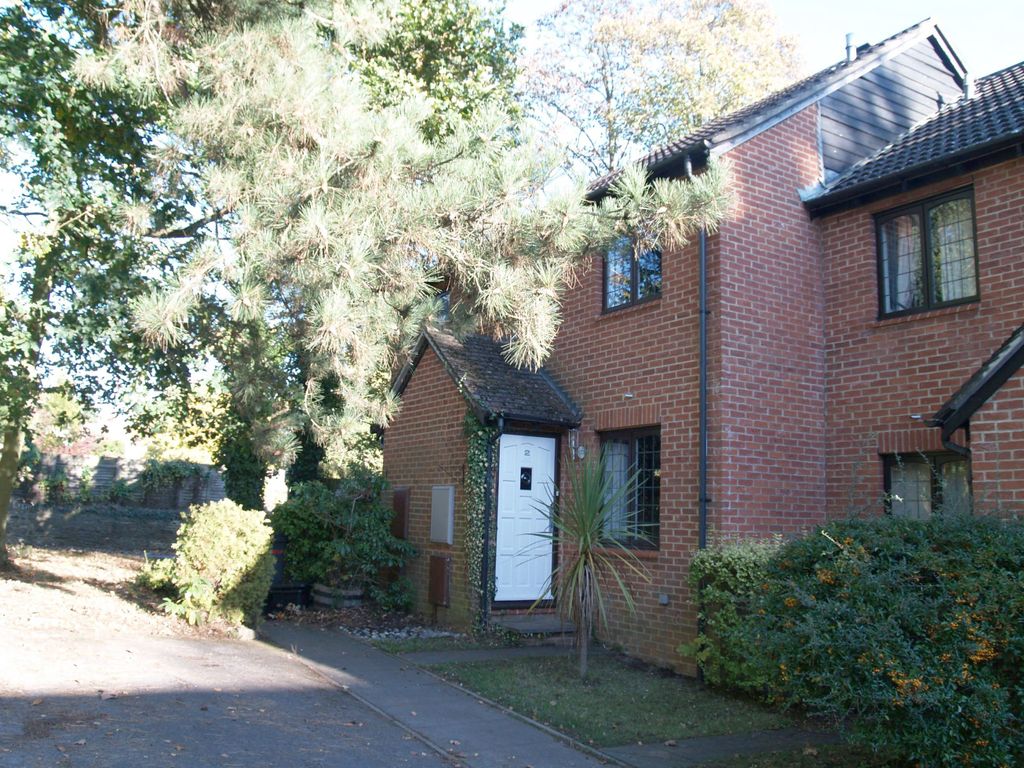 2 bed terraced house to rent in Tuesley Corner, Godalming GU7, £1,395 pcm