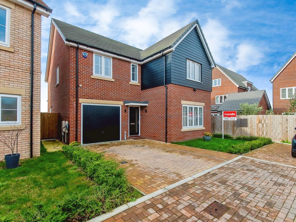 5 bed detached house for sale in Hewitt Close, Hampton Heights, Peterborough PE7, £550,000