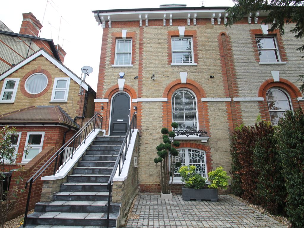 5 bed semi-detached house to rent in Station Road, Barnet, New Barnet, Hertfordshire EN5, £6,000 pcm
