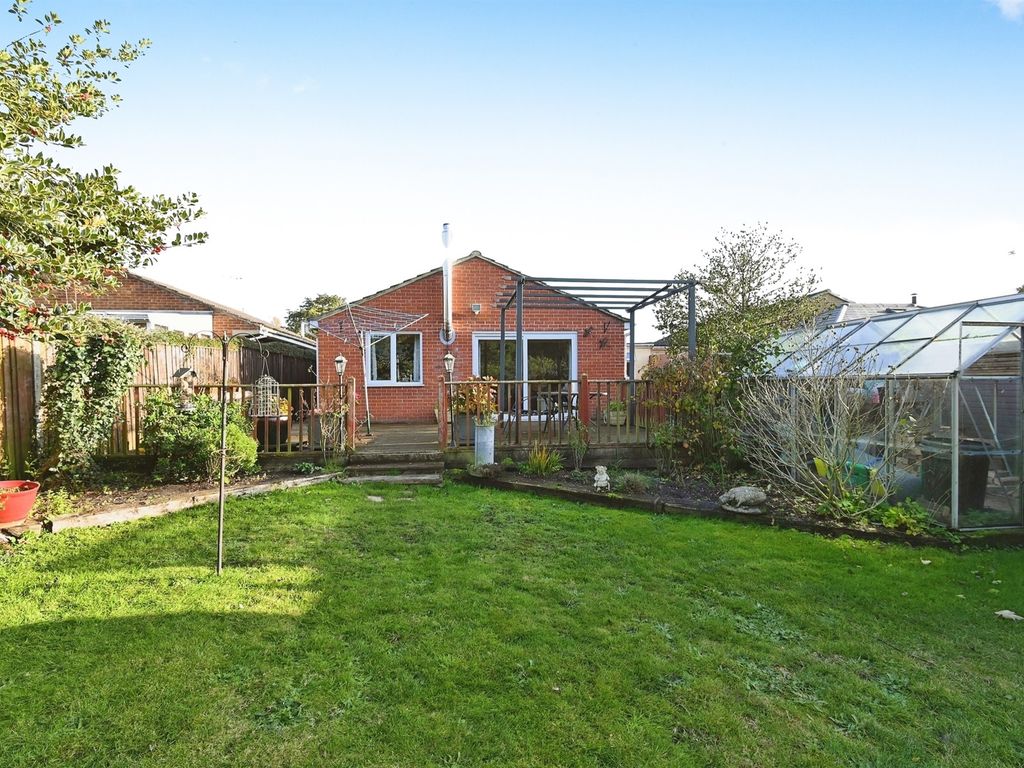 2 bed detached bungalow for sale in Karen Close, Scole, Diss IP21, £300,000