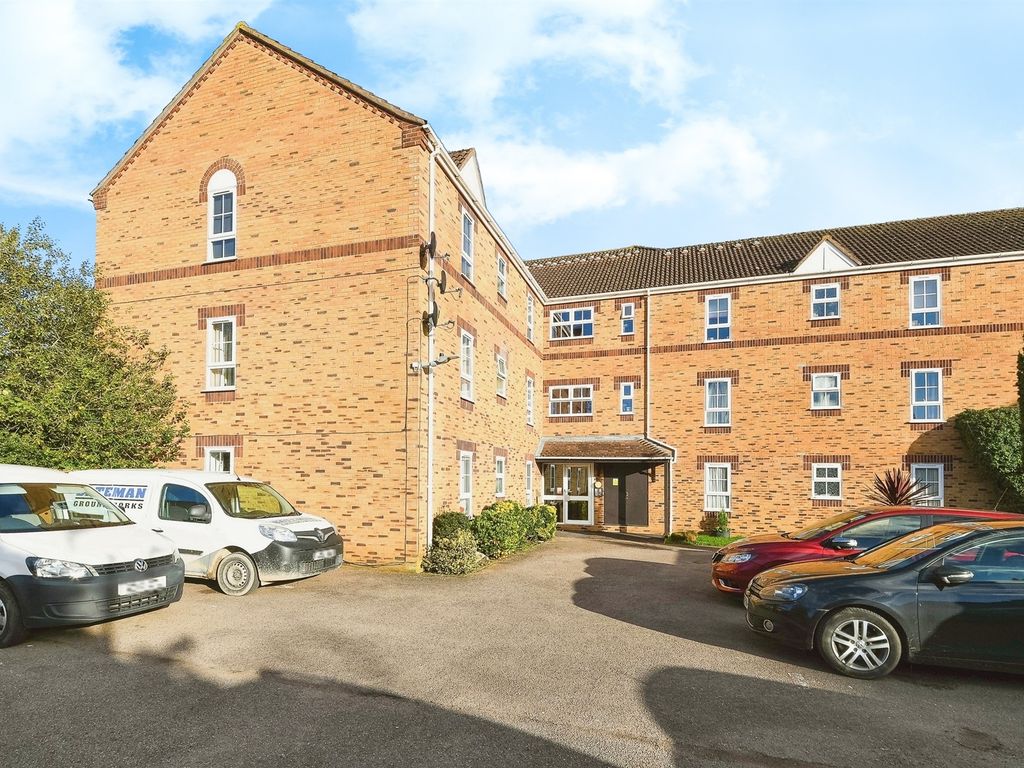 2 bed flat for sale in Telford Close, King's Lynn PE30, £117,000