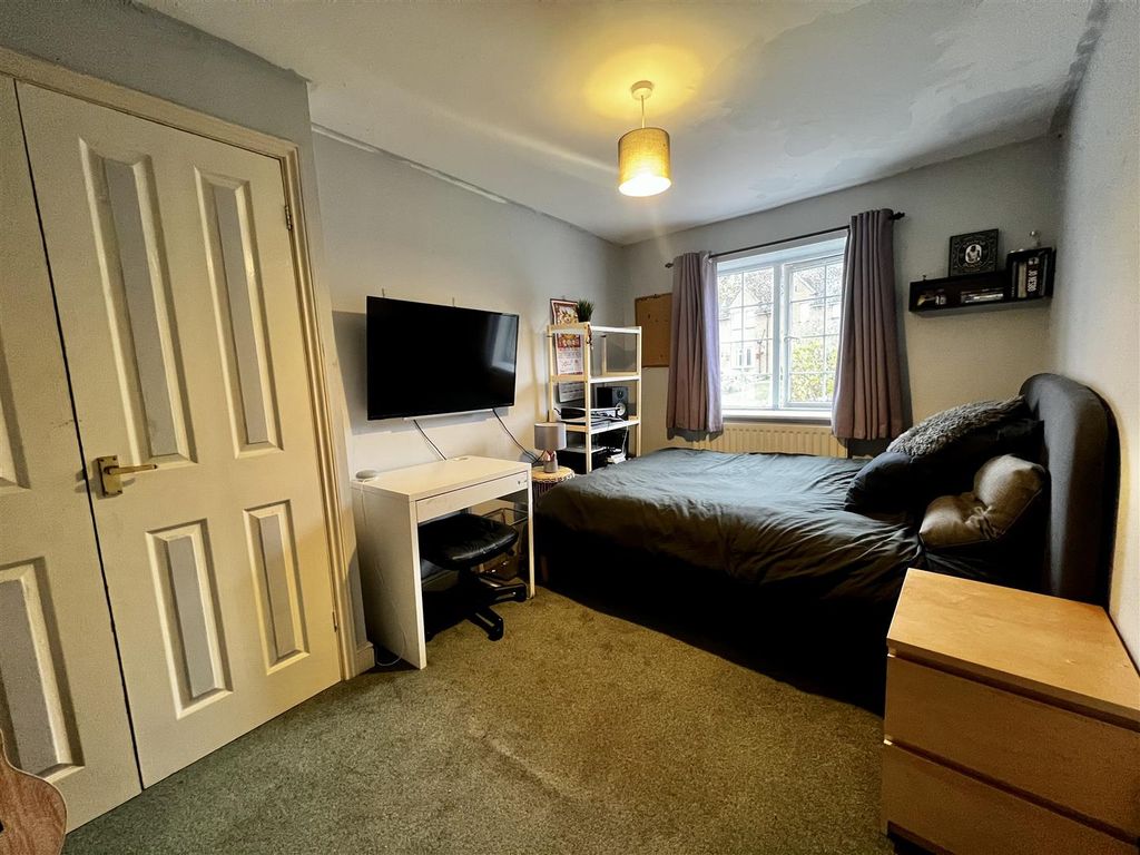 2 bed flat for sale in Partridge Court, Round Close Road Adderbury, Banbury OX17, £235,000