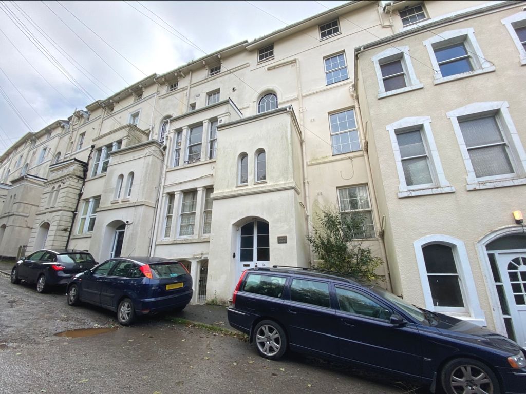 2 bed flat to rent in 14 Barnpark Terrace, Teignmouth, Devon TQ14, £800 pcm