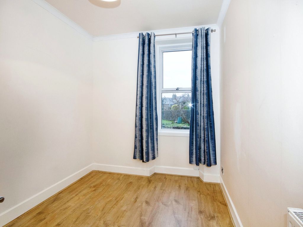 2 bed flat for sale in Broomhill Road, Aberdeen AB10, £160,000