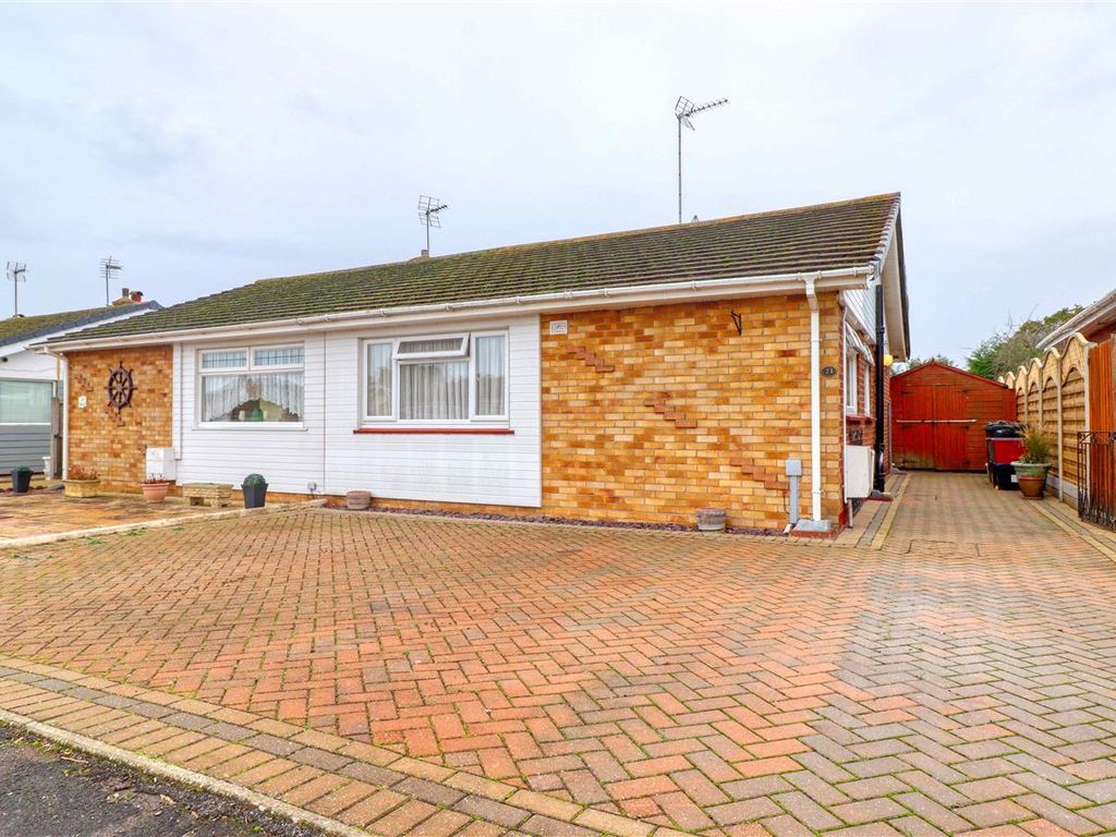 2 bed bungalow for sale in Woodlands Close, Great Clacton, Great Clacton CO15, £250,000