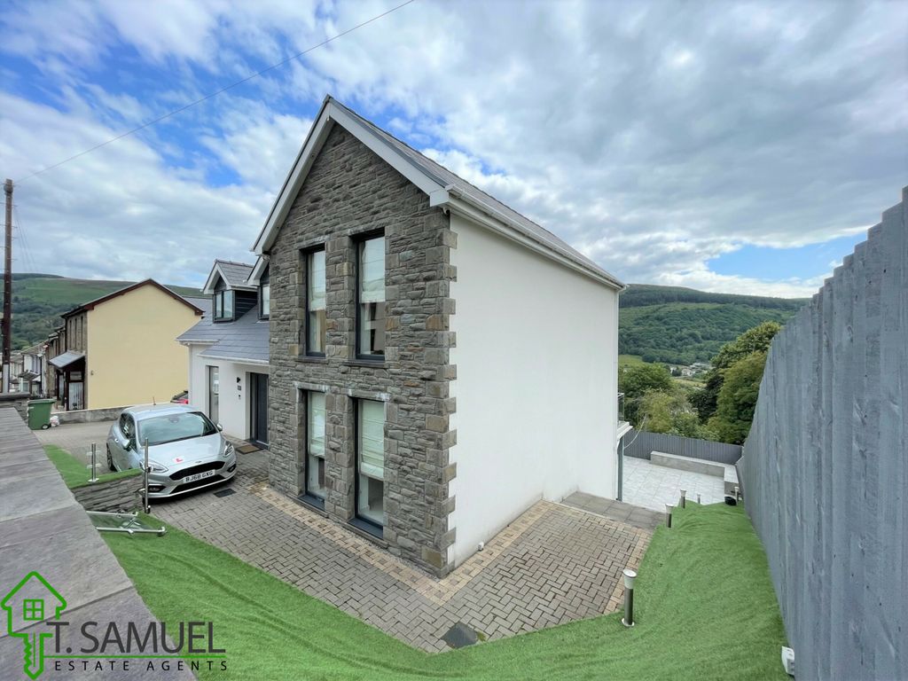 4 bed detached house for sale in Llanwonno Road, Mountain Ash CF45, £440,000