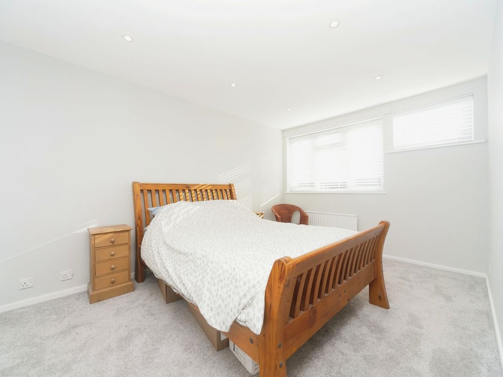 3 bed terraced house for sale in Angus Close, Chessington KT9, £500,000