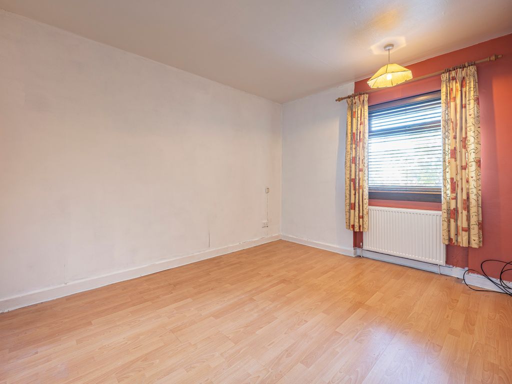 2 bed flat for sale in Carmunnock Road, Glasgow G45, £75,000