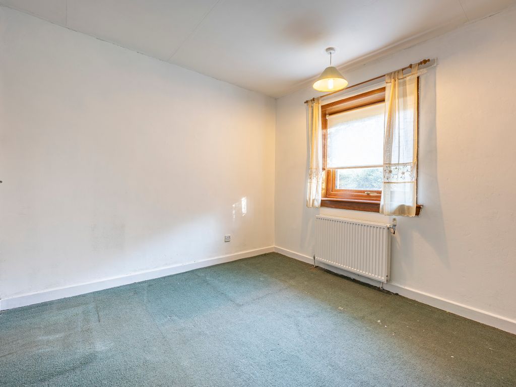 2 bed flat for sale in Carmunnock Road, Glasgow G45, £75,000