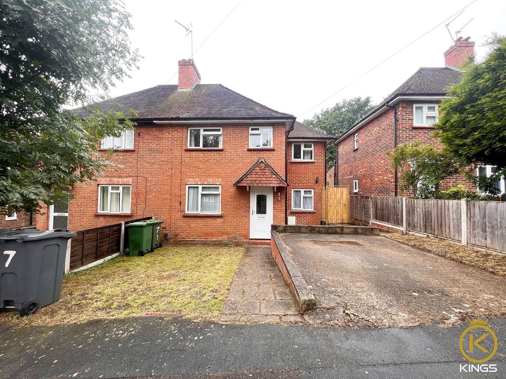 5 bed semi-detached house to rent in Hillcrest Road, Guildford GU2, £3,000 pcm