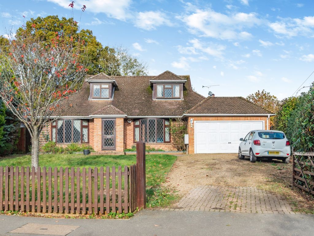 4 bed bungalow for sale in Chestnut Lane, Amersham HP6, £950,000