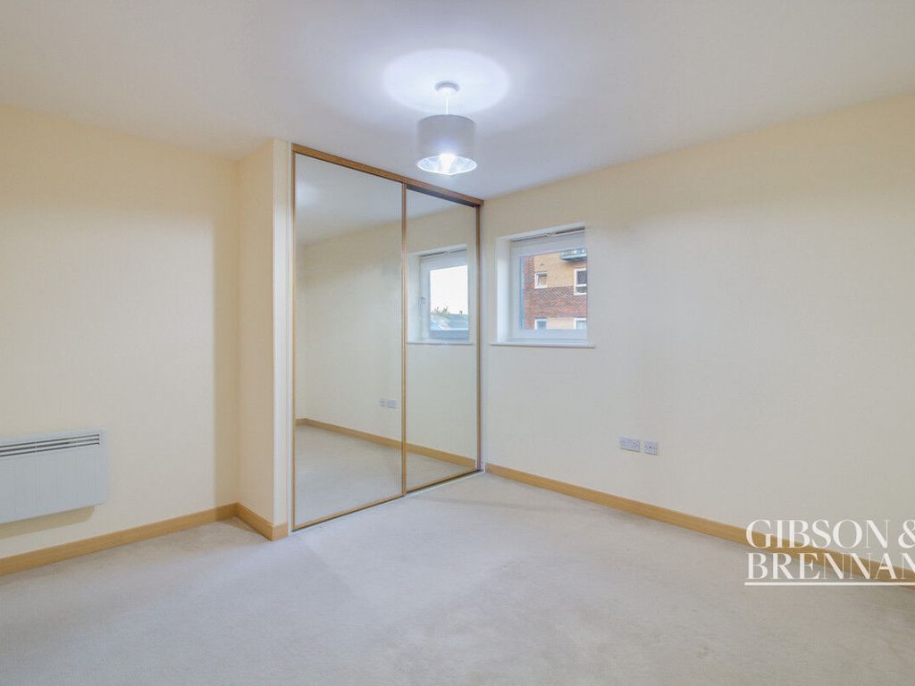 1 bed flat for sale in Cherrydown East, Basildon SS16, £175,000