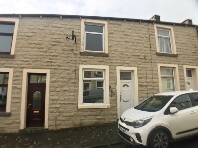 2 bed terraced house to rent in Ingham St, Padiham BB12, £500 pcm