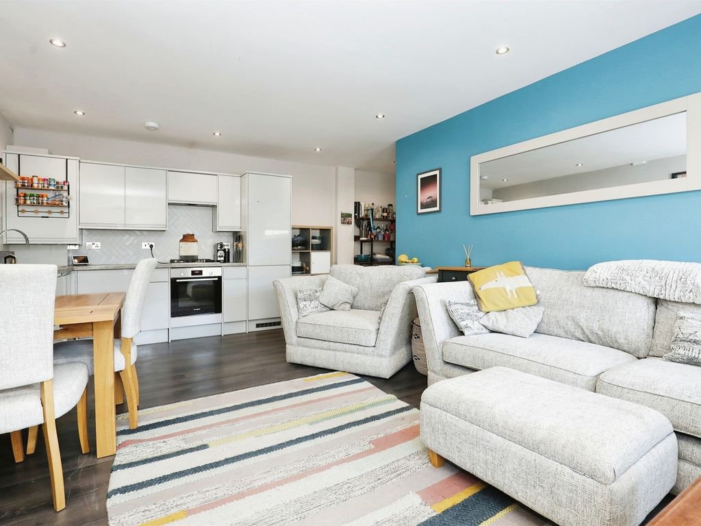 2 bed flat for sale in Walton Road, Wellesbourne, Warwick CV35, £200,000