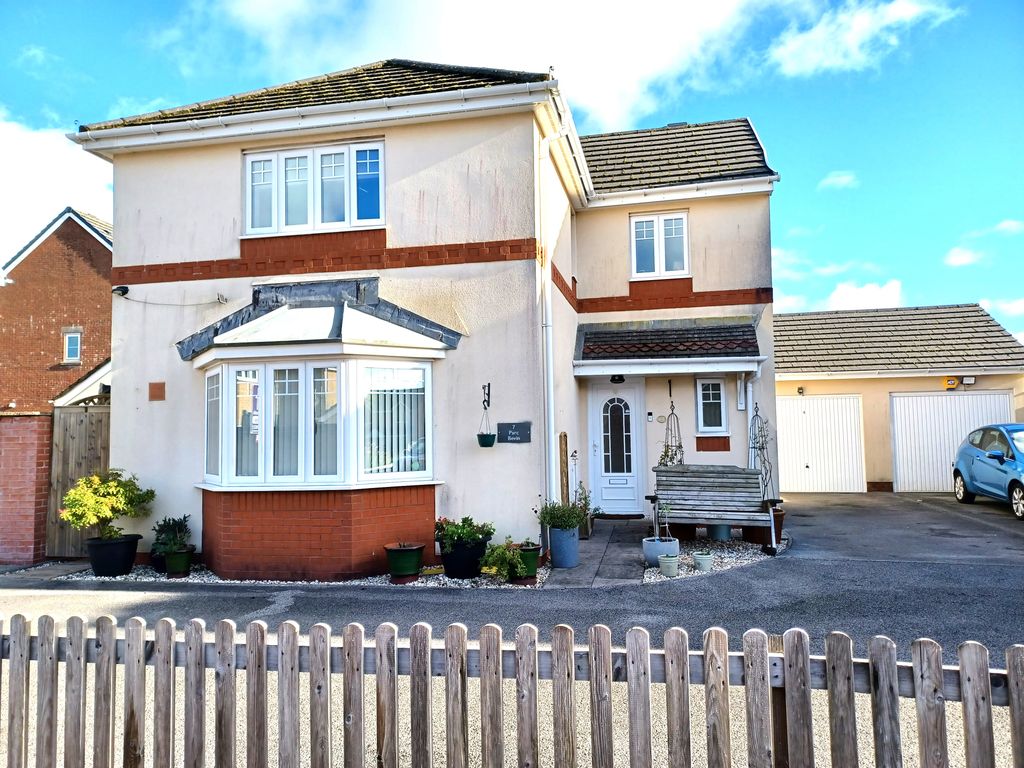 4 bed detached house for sale in Parc Bevin, Newport NP11, £250,000