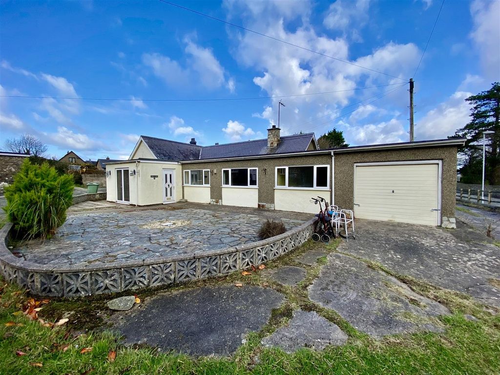 3 bed detached bungalow for sale in Nefyn, Pwllheli LL53, £175,000