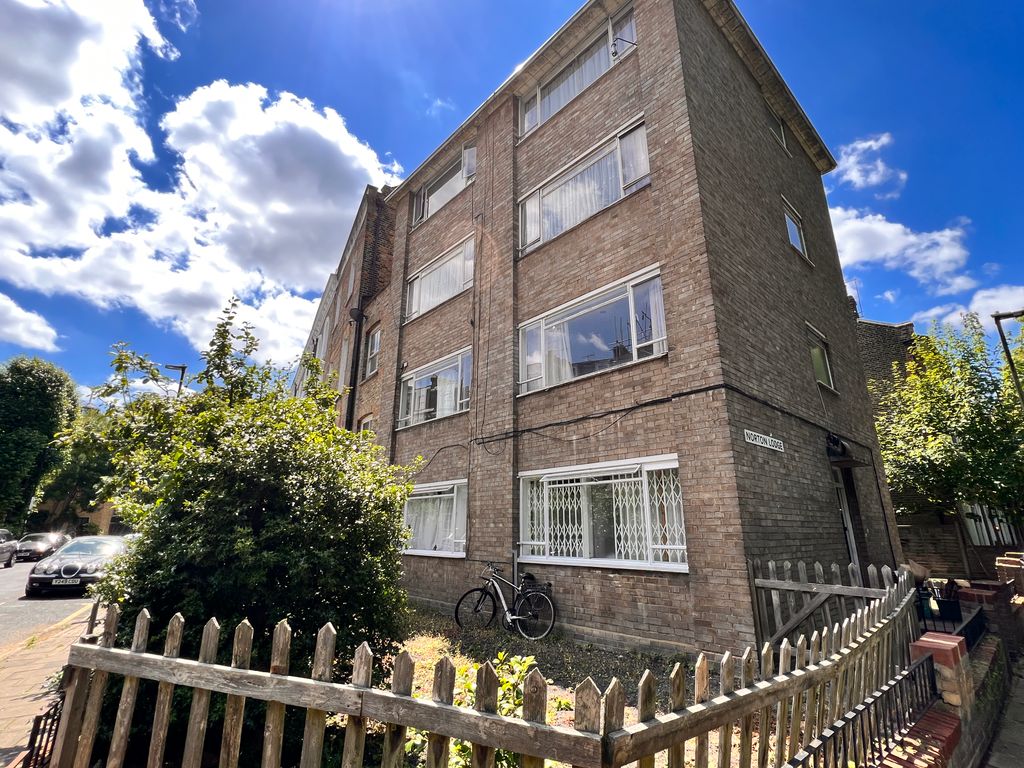 1 bed flat for sale in Harecourt Road, Islington N1, £385,000