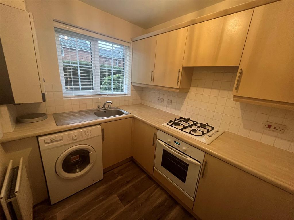 2 bed flat for sale in Sunnymill Drive, Sandbach CW11, £140,000