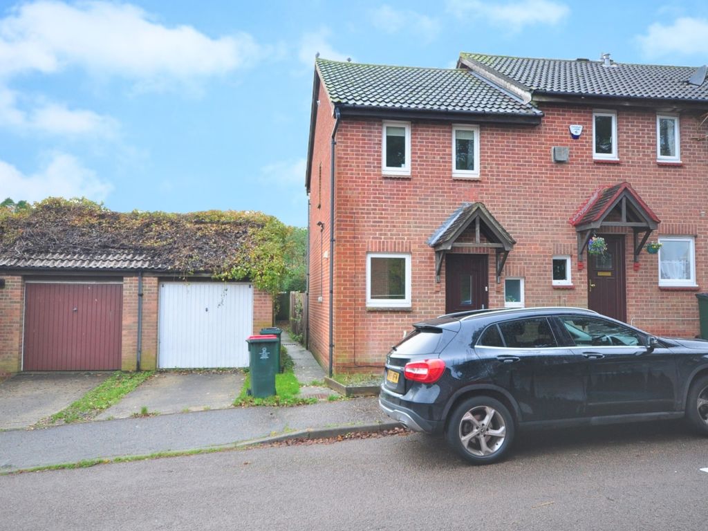 2 bed end terrace house to rent in Hillingdale, Crawley RH11, £1,450 pcm