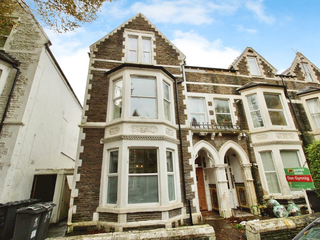 2 bed flat for sale in Connaught Road, Roath, Cardiff CF24, £220,000