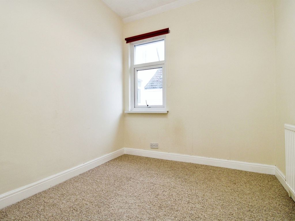 2 bed flat for sale in Connaught Road, Roath, Cardiff CF24, £220,000