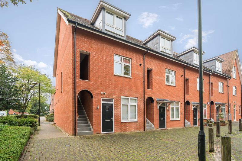 2 bed flat for sale in Villa Close, Cholsey, Wallingford OX10, £255,000