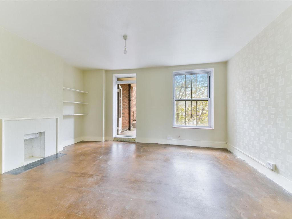 2 bed flat for sale in Eversholt Street, London NW1, £450,000