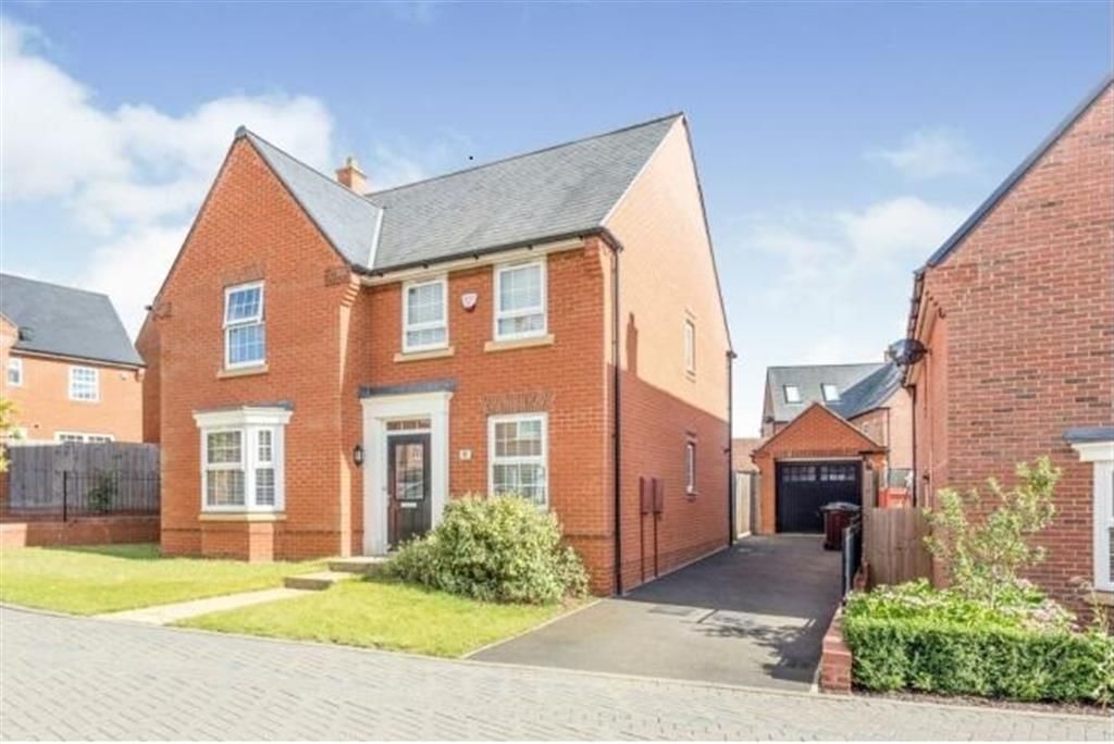 4 bed detached house for sale in Rosemary Close, Buckingham MK18, £590,000