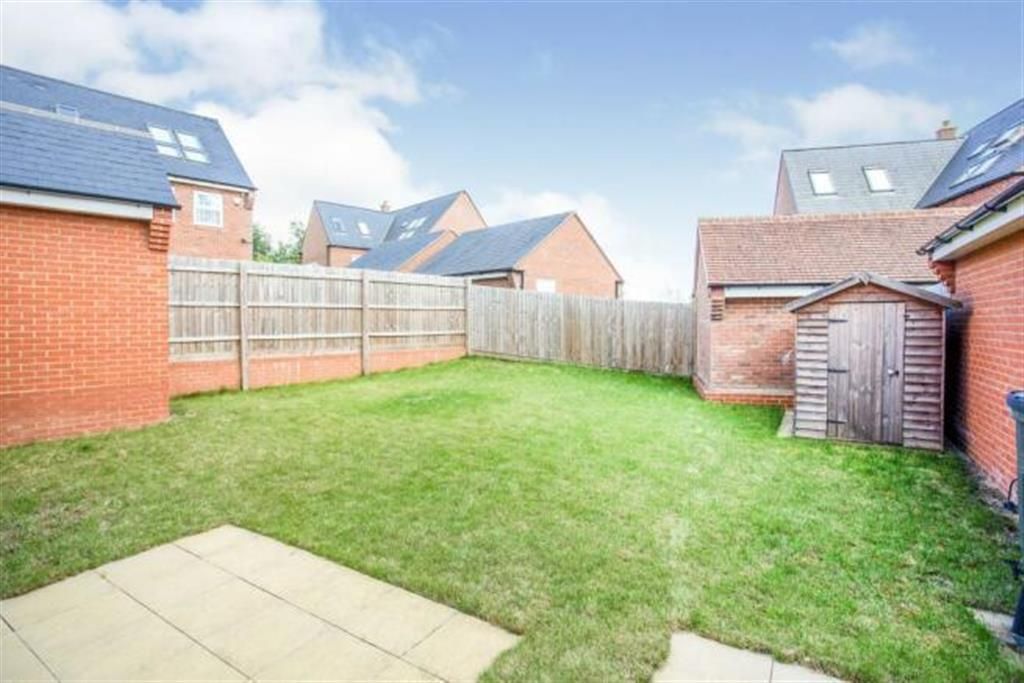 4 bed detached house for sale in Rosemary Close, Buckingham MK18, £590,000