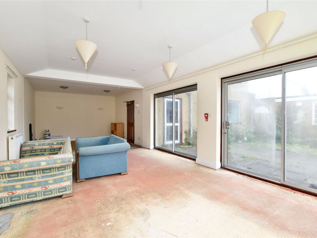 6 bed detached house for sale in Summerhouse Lane, Round Bush, Aldenham WD25, £1,300,000