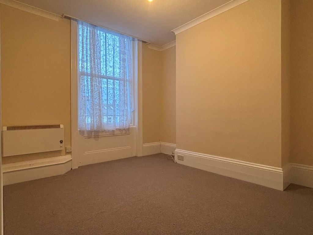 2 bed flat to rent in St. Aubyns, Hove BN3, £1,375 pcm