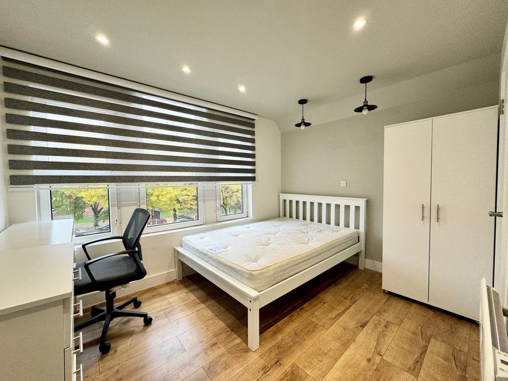 Room to rent in Archway Road, London N19, £1,100 pcm