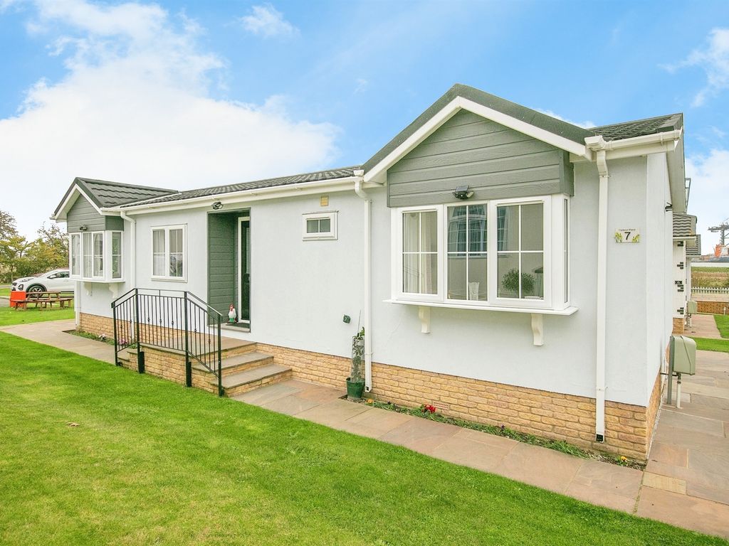 2 bed mobile/park home for sale in Gate Farm Road, Shotley Gate, Ipswich IP9, £225,000