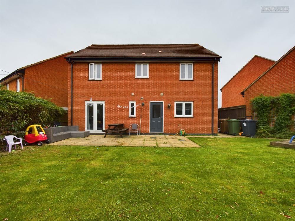 4 bed detached house for sale in Burghfield Green, Peterborough PE4, £325,000
