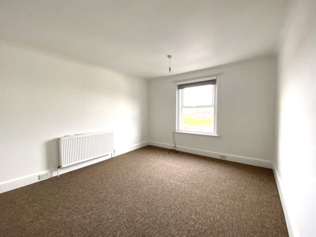 2 bed flat for sale in Victoria Road, Exmouth EX8, £189,950